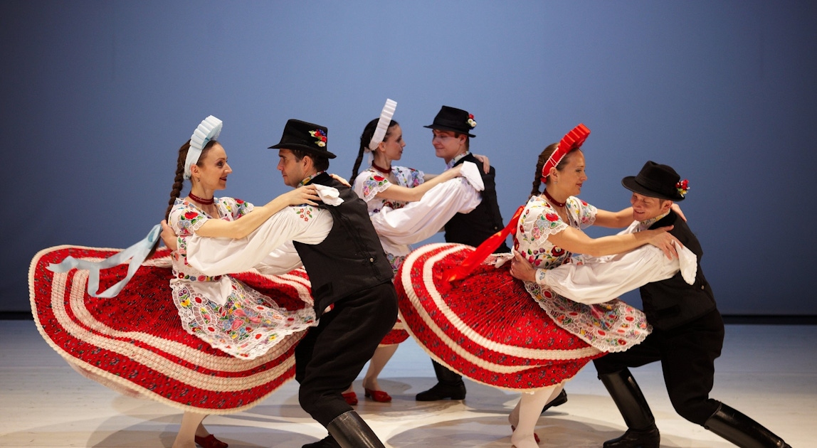 Чардаш танец. Венгерский танец №5. Вербункош танец венгрия. Венгрия танец чардаш. Венгрия чардаш.