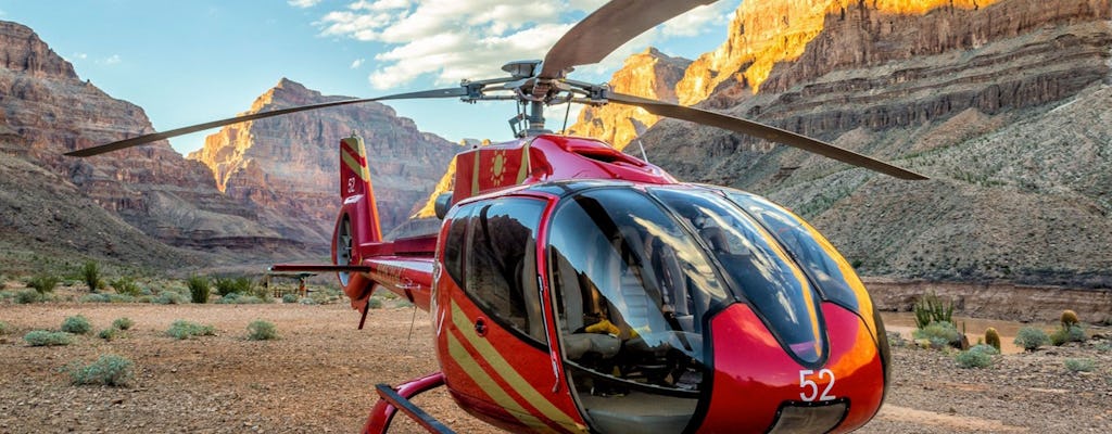 Tour en helicóptero por el Gran Cañón con crucero por el río y acceso al Skywalk