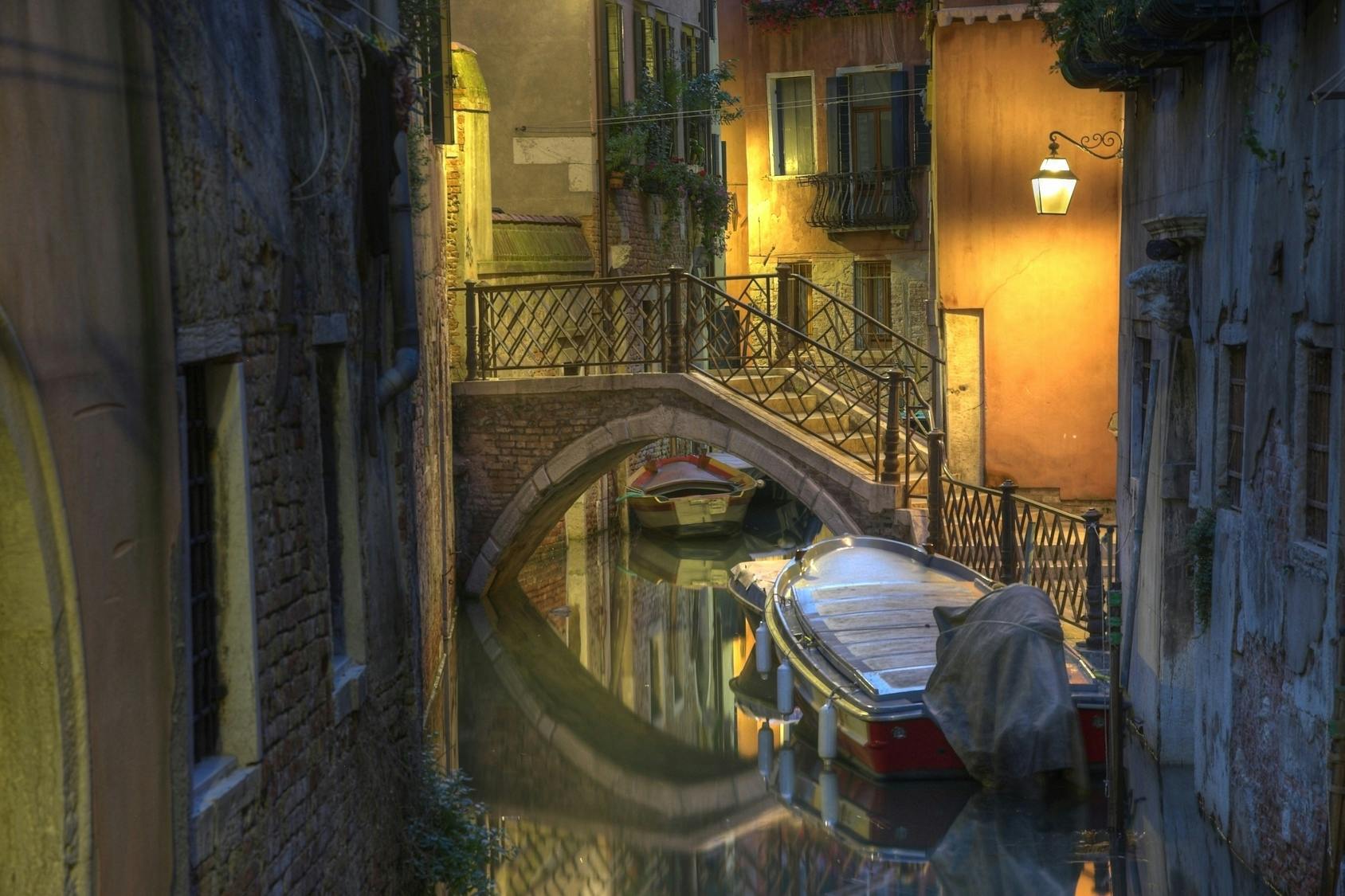 Passeio a pé original por fantasmas e lendas de Veneza à noite