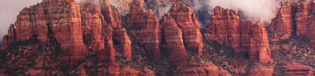 Sedona tickets en Sedona is een stad in de Amerikaanse staat Arizona die bekend staat om zijn beroemde rode rotsformaties.tours