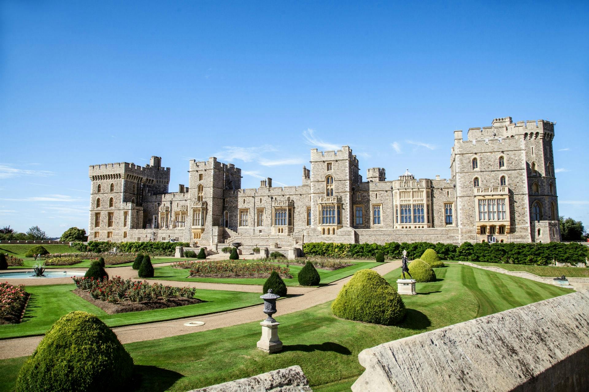 Windsor Castle half-day tour with fish and chips pub lunch
