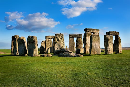 Excursión de un día a Stonehenge y Bath desde Londres con entrada opcional a las termas