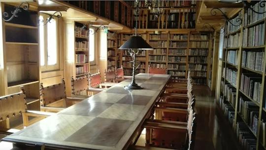 Palauet Casades skip-the-line tickets and guided visit