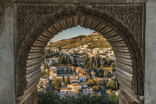 Alhambra, Generalife i pałace Nasrydów z przewodnikiem i bez kolejki