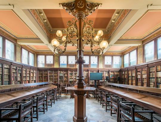 The Arús Library skip-the-line tickets and guided visit