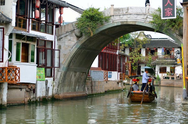 Tour di gruppo della città acquatica di Zhujiajiao e crociera notturna sul fiume Huangpu