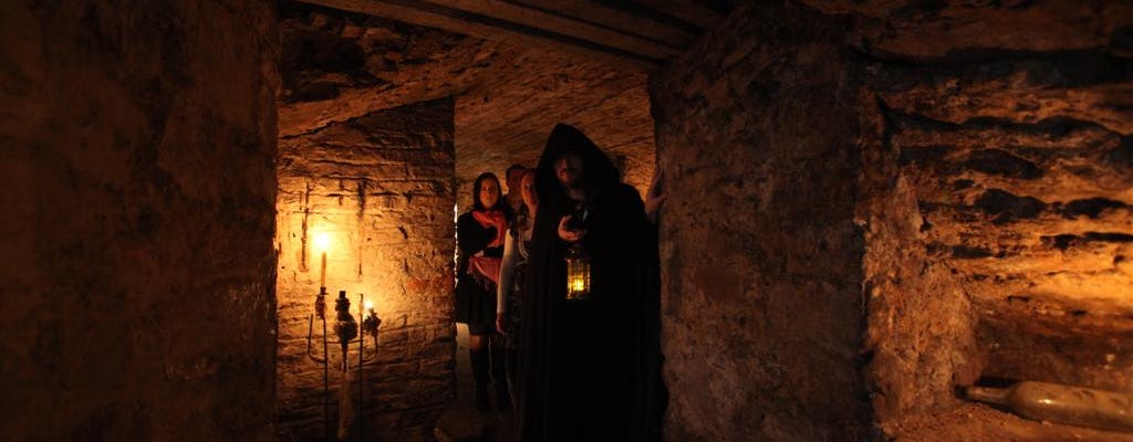 Tour noturno a pé sobre fantasmas e espíritos em Edimburgo