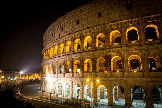 Visita especial por la noche: Visita del Coliseo con la Arena