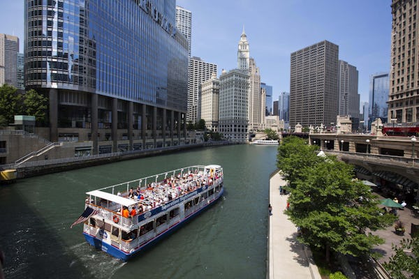 Crociera architettonica sul fiume Chicago da Michigan Avenue