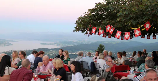 Tour de Zurich au coucher du soleil avec fondue au fromage