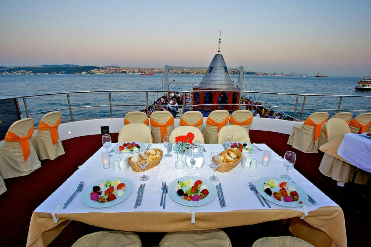 Dinner Cruise mit türkischer Abendshow