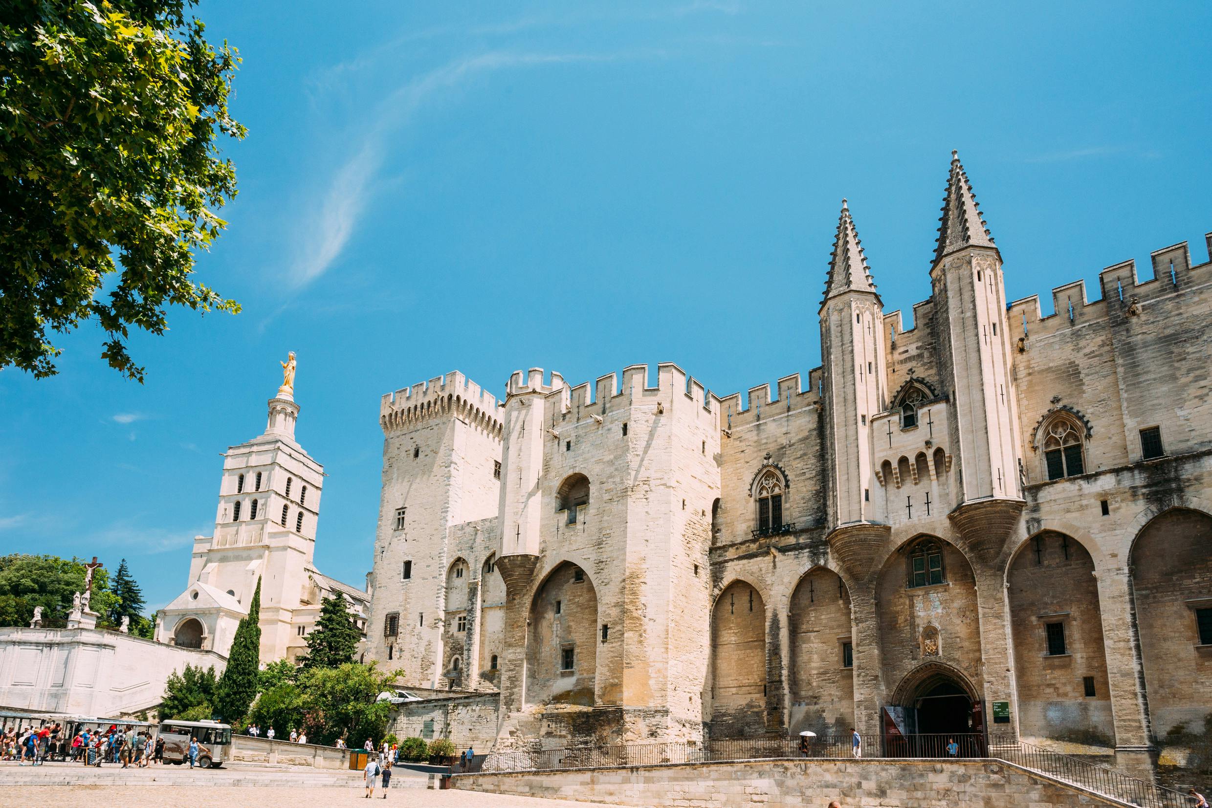 Full day tour of Avignon, Châteauneuf-du-Pape and Les Baux de Provence
