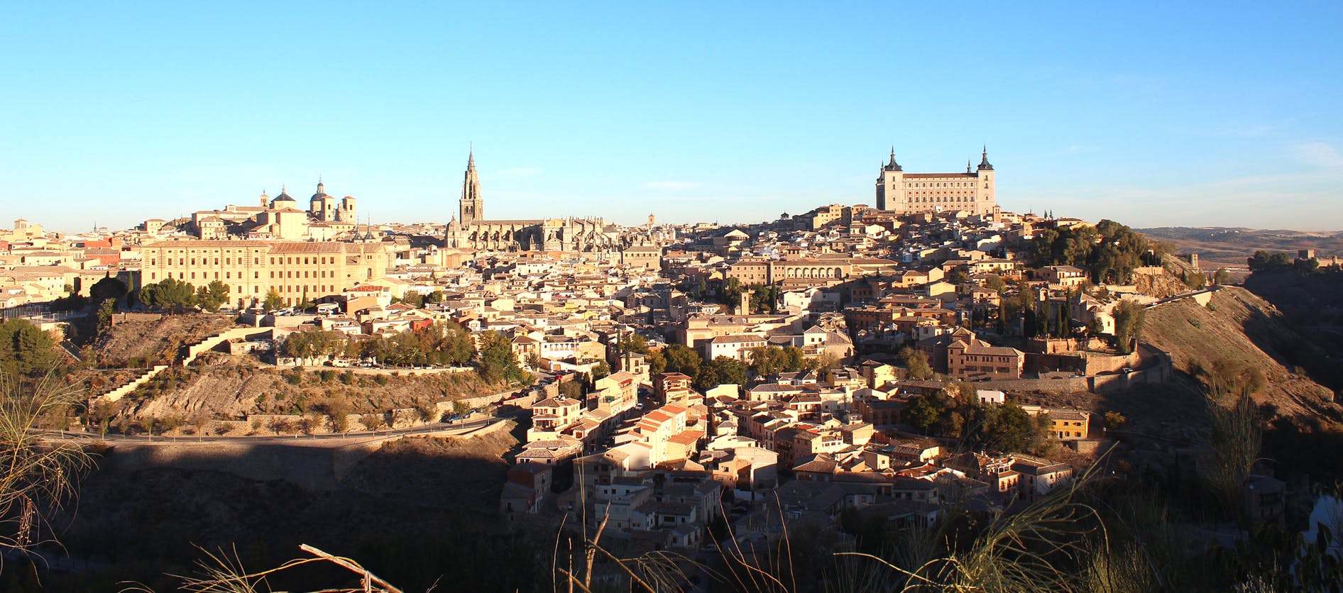 Excursión guiada a Toledo desde Madrid con visita a una bodega local
