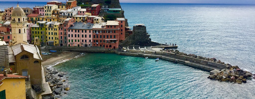 Cinque Terre boat tour with aperitivo and lunch