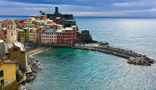 Cinque Terre boat tour with aperitivo and lunch