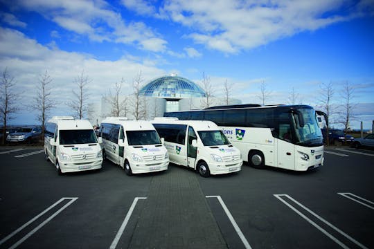 Autobús del aeropuerto desde el centro de Reikiavik hasta el aeropuerto internacional de Keflavík