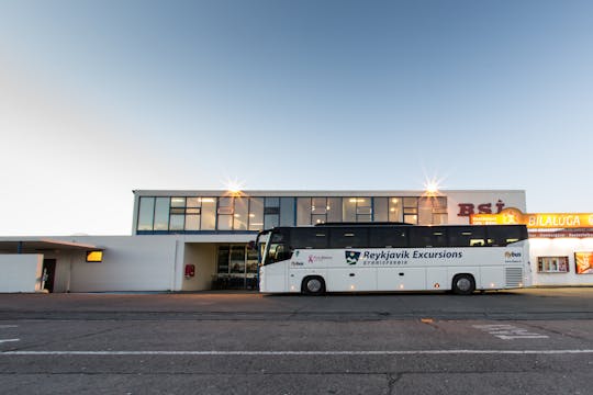 Transfer vom internationalen Flughafen Keflavík zum Hotel