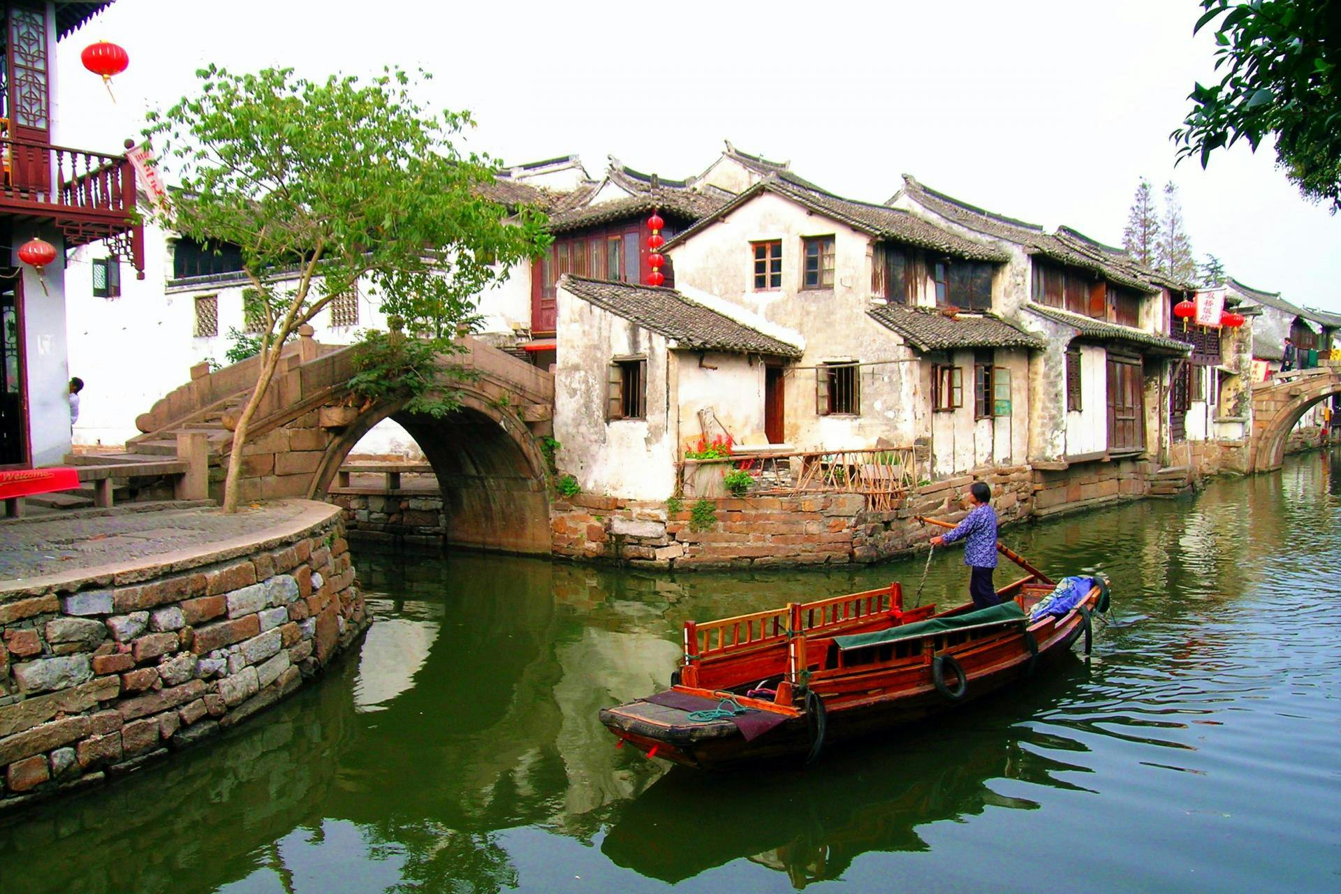 Water villages. Китайская Венеция (г. Чжоучжуан). Сучжоу Восточная Венеция. Сучжоу Китай. Великий канал Сучжоу.