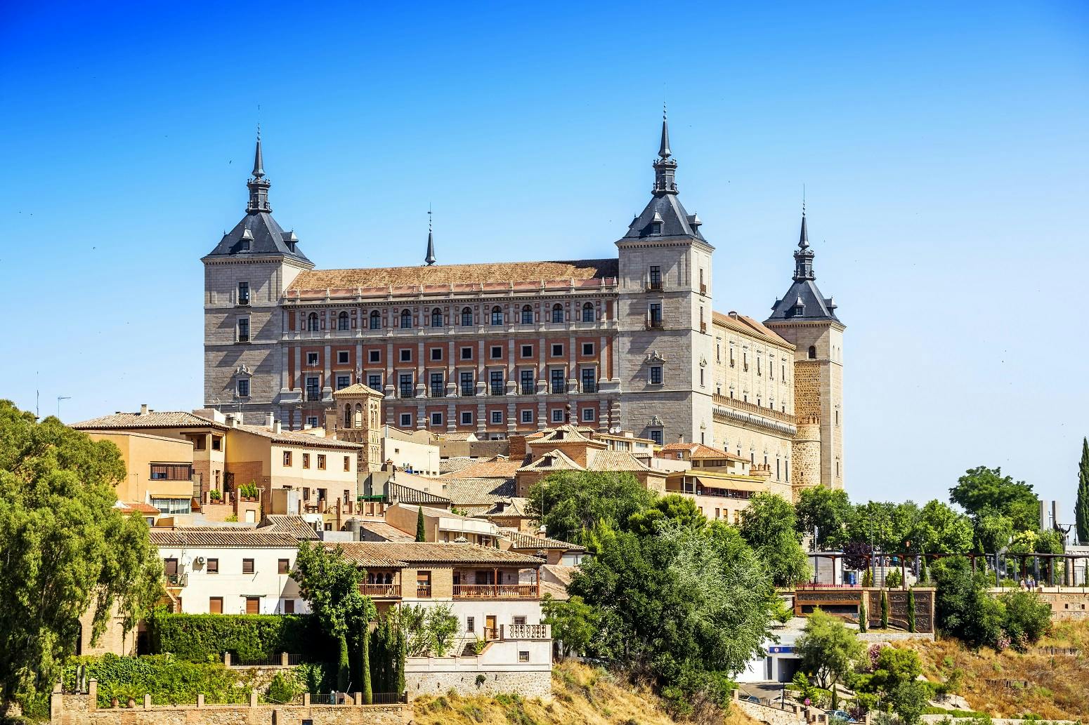 Day tour to Toledo from Madrid by luxury bus with guided visit and
