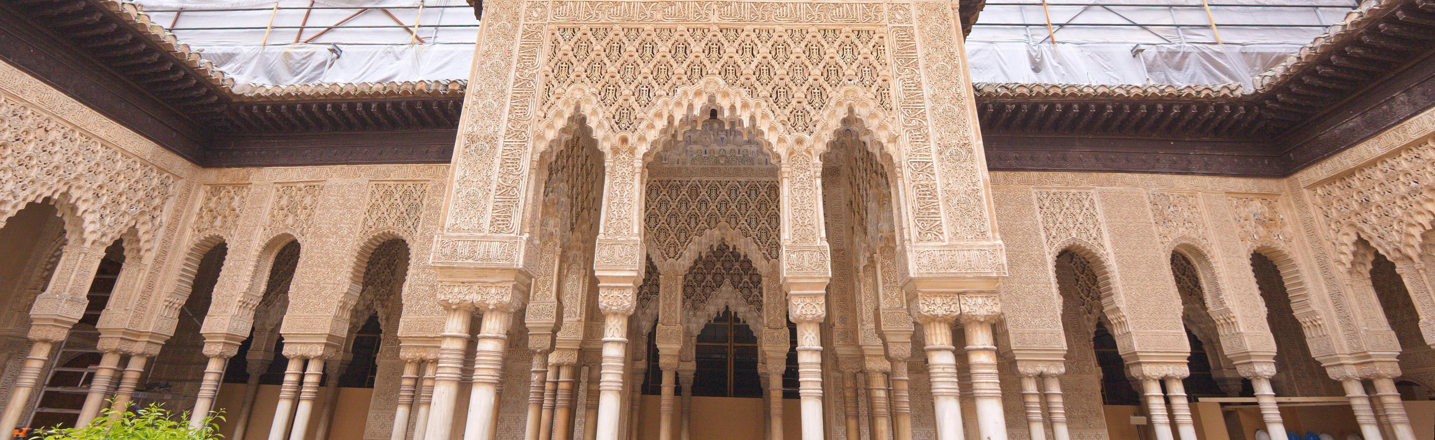 Entradas sem fila para Alhambra e Generalife com visita guiada