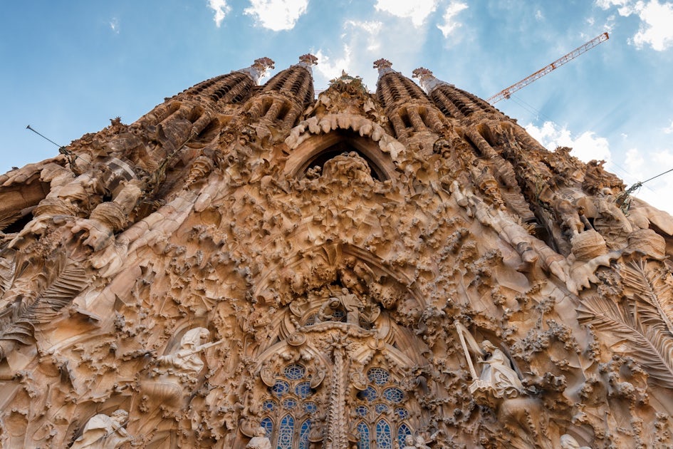 Sagrada Familia guided tour with Passion facade tower access musement