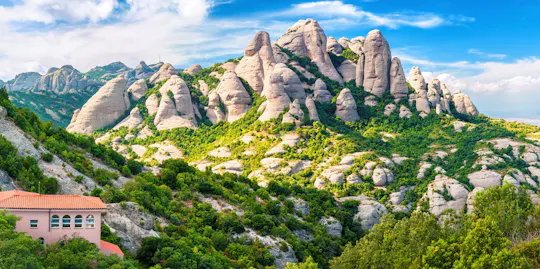 Excursão de meio dia a Montserrat em comboio de roda dentada