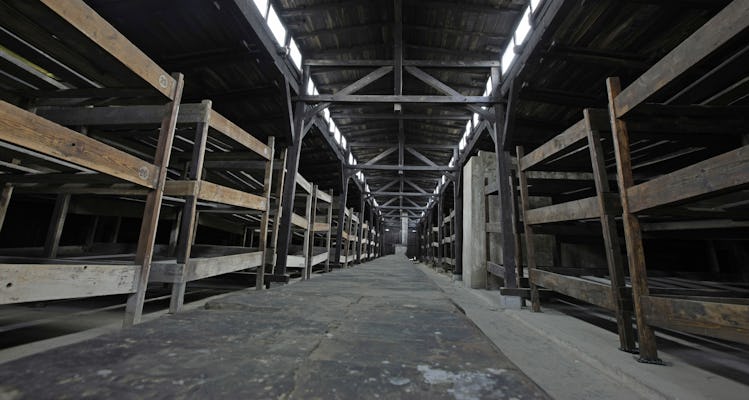 Tour de um dia inteiro por Auschwitz-Birkenau e pela Fábrica de Oskar Schindler com saída da Cracóvia