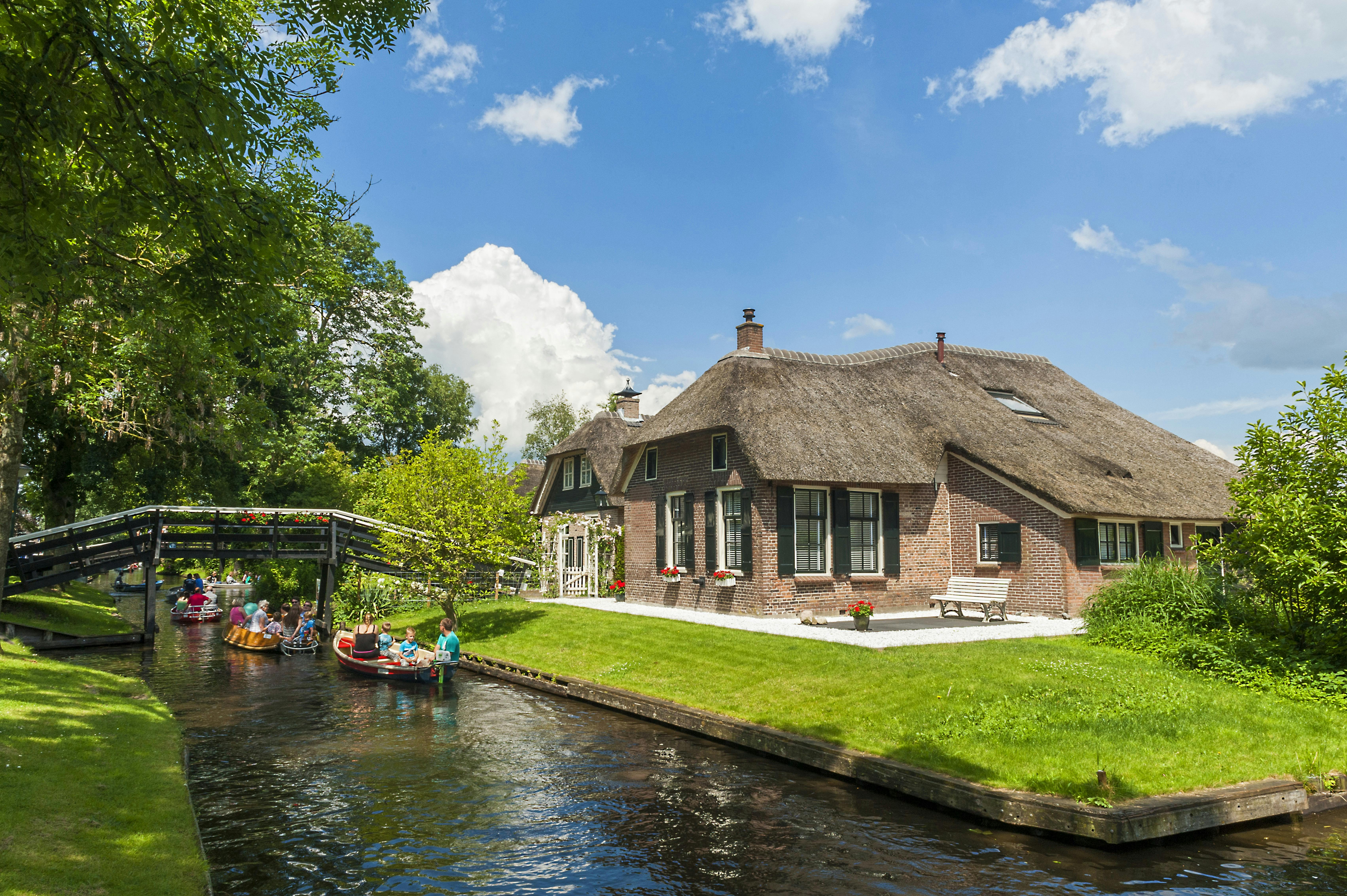Small group day tour to Giethoorn Musement