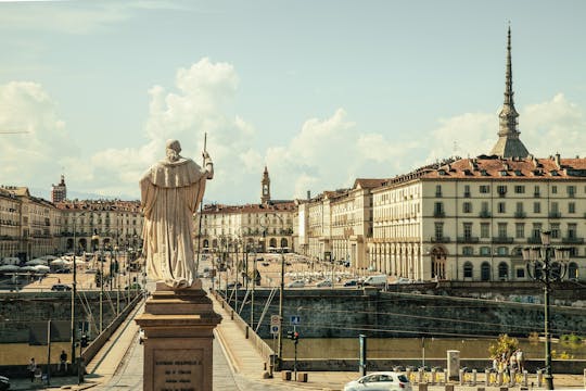 Private walking tour and dinner tasting in downtown Turin