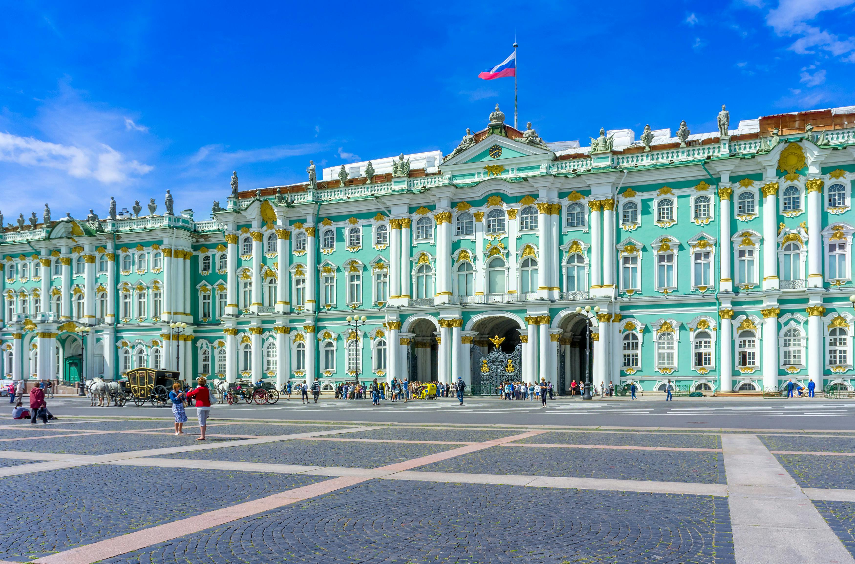 Петербург зимний дворец фото. Дворцовая площадь зимний дворец Эрмитаж. Растрелли зимний дворец Дворцовая площадь. Зимний дворец Эрмитаж фасад. Зимний Кремлевский дворец Растрелли.