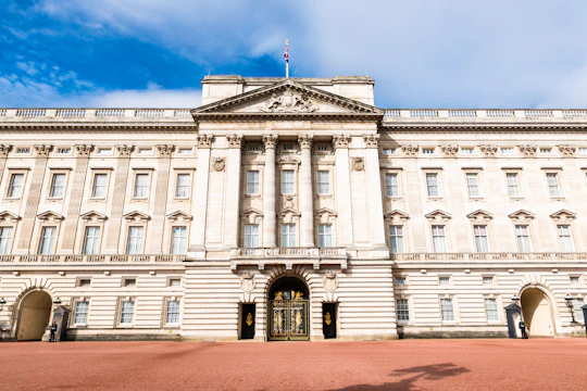 Buckingham Palace tickets with royal walking tour