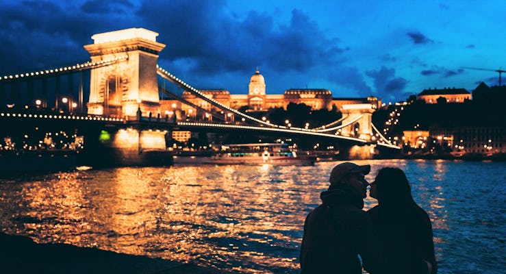 Cruzeiro pelo rio de Budapeste com bebida de boas-vindas