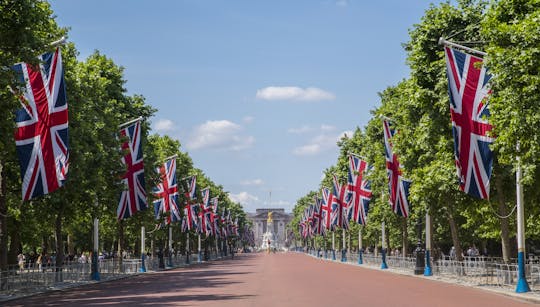 Pałac Buckingham i zmiana warty z angielską herbatą