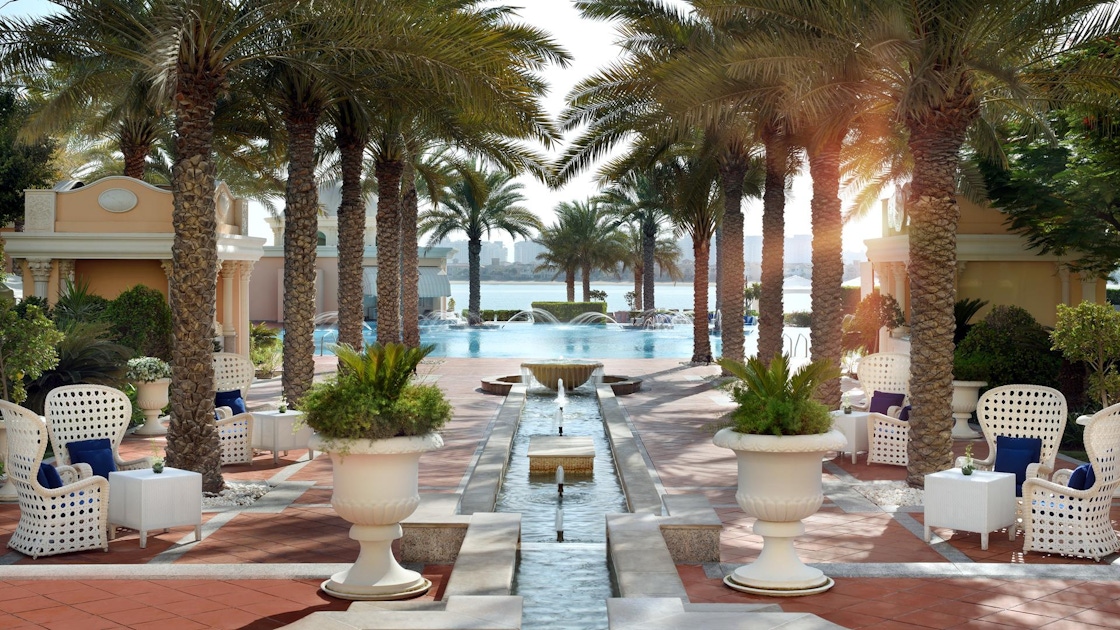 Dubai Palm Jumeirah Friday brunch with pool access musement