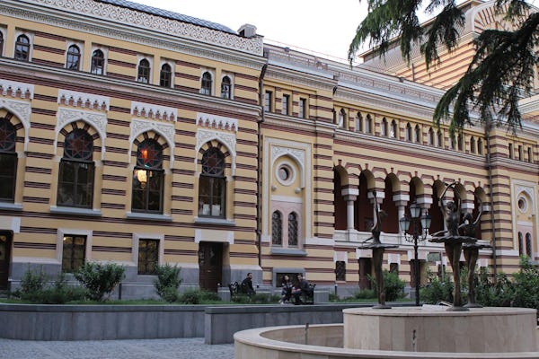 Visite de la ville de Tbilissi avec le théâtre d'opéra et de ballet