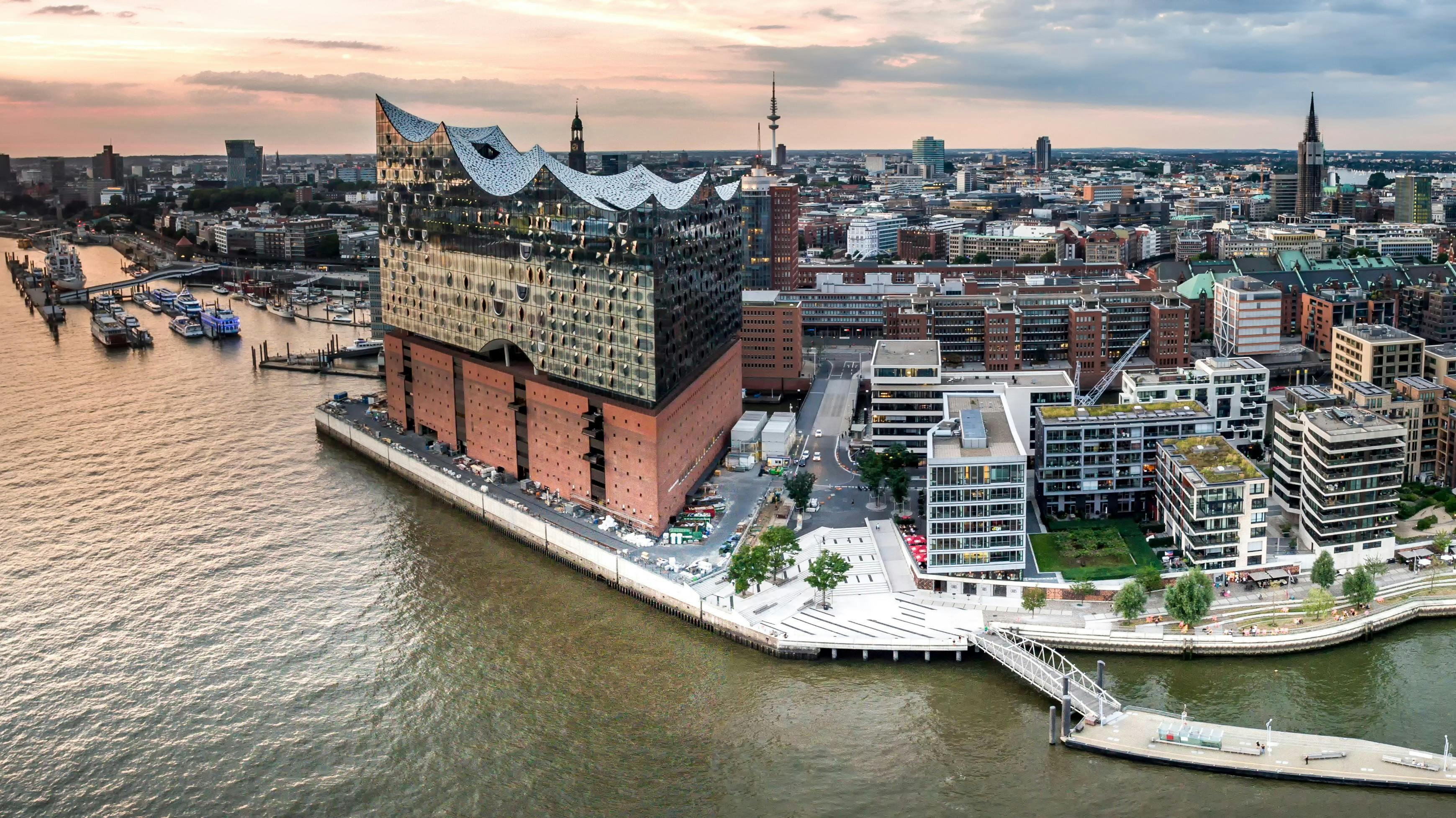 Food tour with Elbphilharmonie and HafenCity Musement
