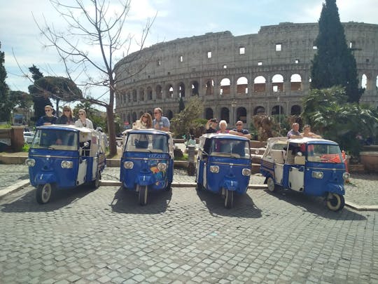 Tour della Roma Imperiale in ape calessino e biglietto salta fila per il Colosseo