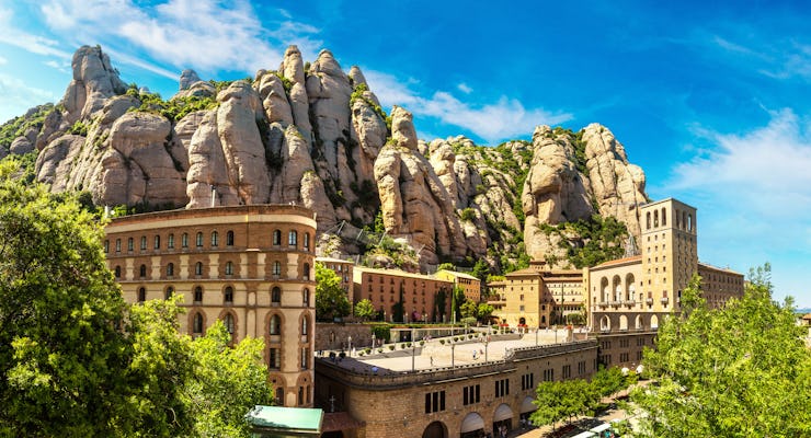 Excursion à Montserrat et découverte du Cava en transport privé depuis le port de Barcelone