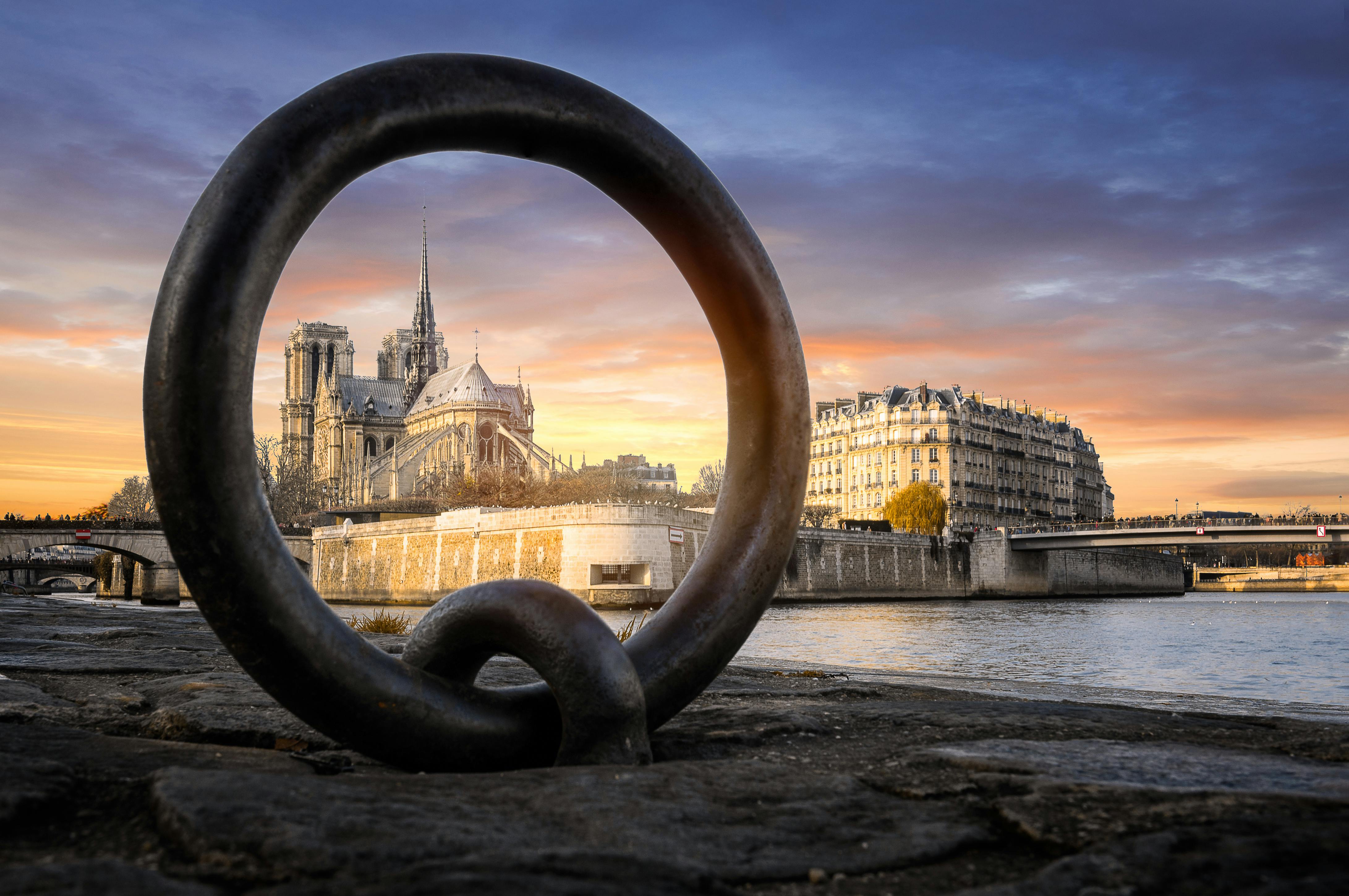 Notre Dame guided tour with Louvre skip-the-line tickets and cruise