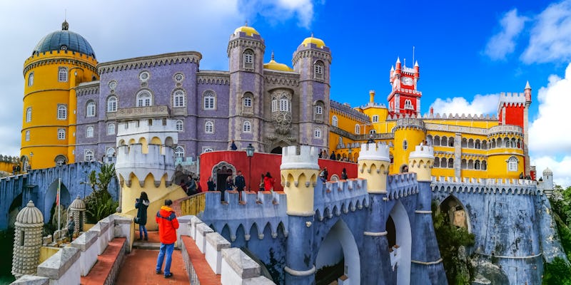Tour de um dia inteiro em Sintra com visita à Quinta da Regaleira e ao Palácio da Pena