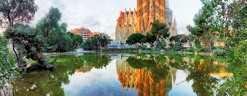 Tour do melhor da costa de Barcelona com skip-the-line  para  Sagrada Familia