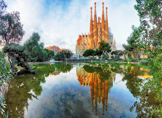 Tour do melhor da costa de Barcelona com skip-the-line  para  Sagrada Familia