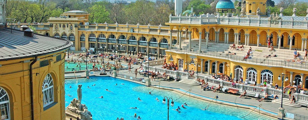 Einstündige E-Stehroller-Tour durch Budapest mit Eintritt in das Széchenyi-Thermalbad