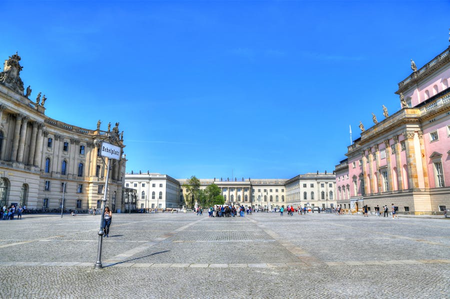 Tour to the highlights of the historical centre of Berlin