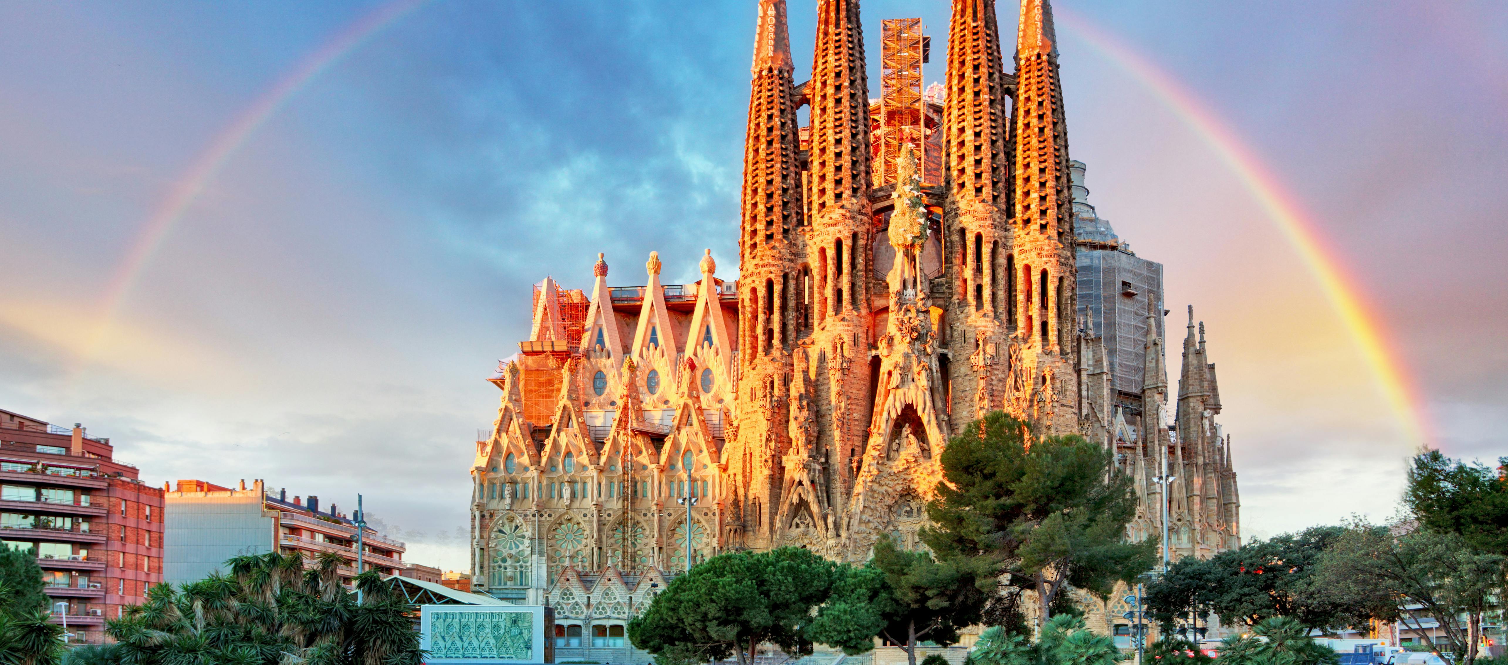 Tagestour zu den Highlights von Barcelona mit Eintritt ohne Anstehen zur Sagrada Familia