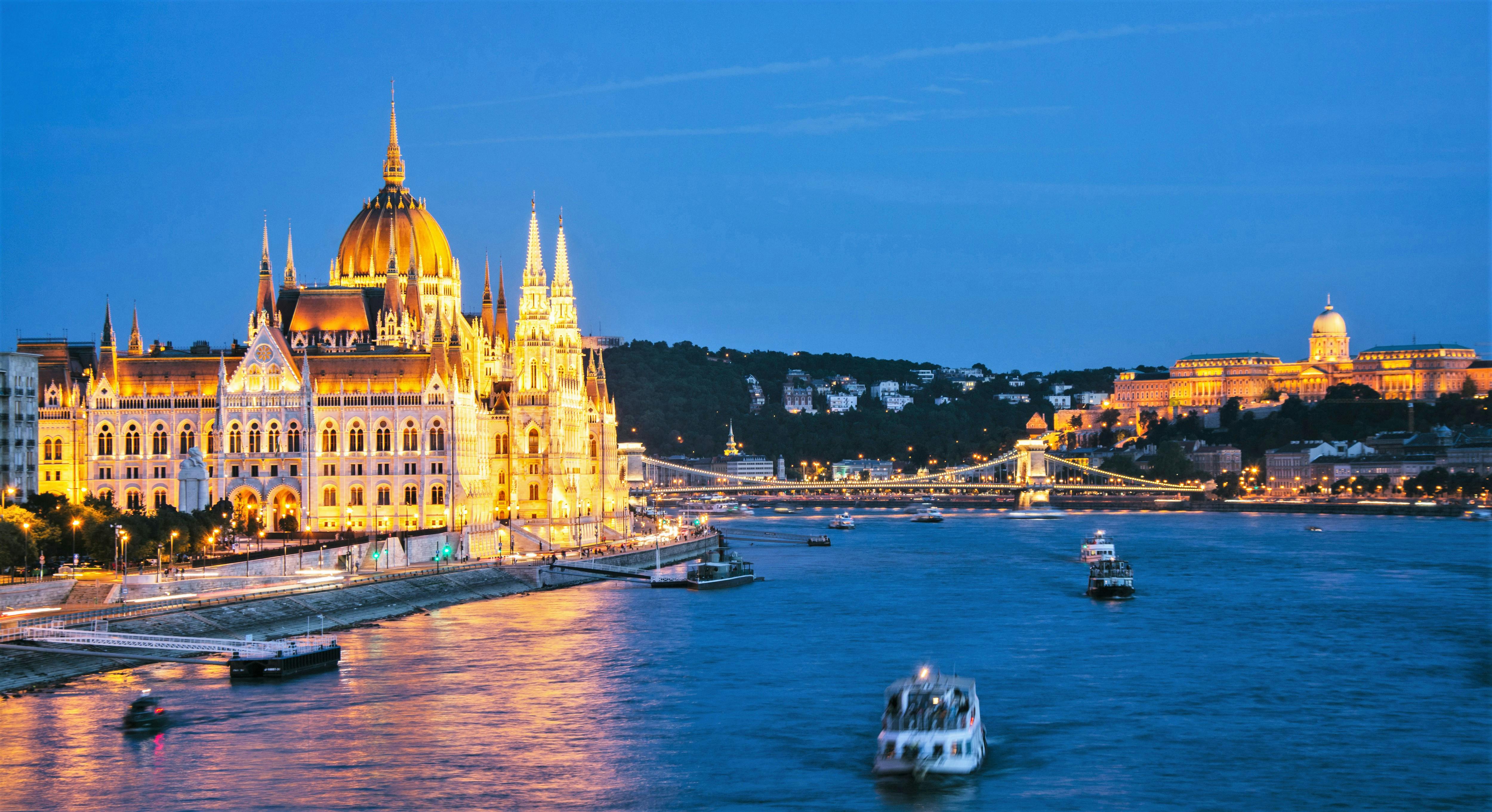 Laat diner diner cruise in Boedapest met live muziek