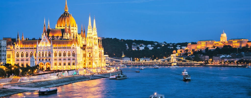 Paseo en barco por Budapest con cena y música en vivo
