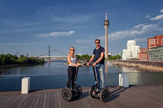Passeio guiado de Segway™ pelo Reno em Düsseldorf