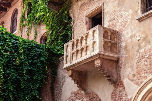Verona and the houses of Romeo and Juliet from Milan by high-speed train with prosecco