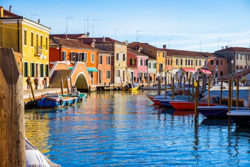 Venice and Murano island from Milan by high-speed train with gondola option